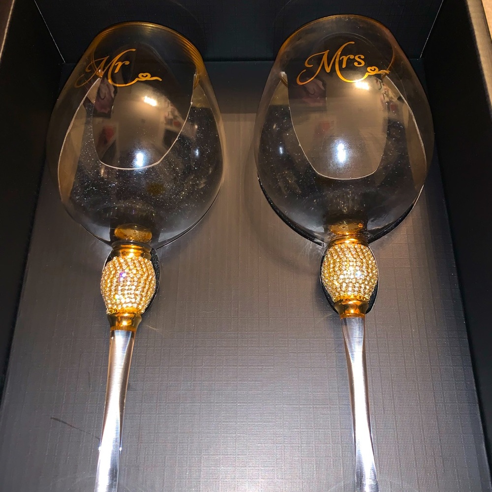 Mr & Mrs Wine Glass Set